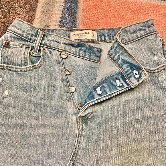 Micro mini high rise demin skirt by abercrombie and fitch! - Picture 4 of 8